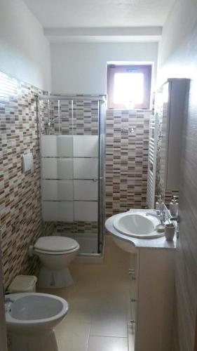 Ένα μπάνιο στο B&B Le Due Cisterne di Vizzino Gianna