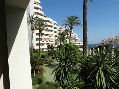Benalbeach | First Line Beach & Pools photo 40