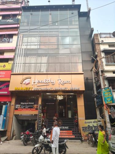 a store on a city street in front of a building at Manjeet Hotel & Restaurant in Ballia