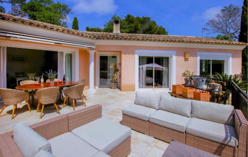 Stunning Home In Hyères With Sauna