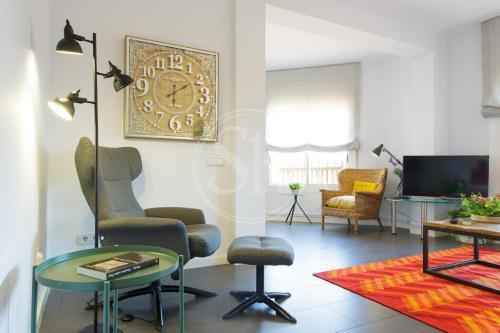 Barcelona Eixample Apartment with Private Terrace