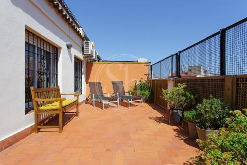 Barcelona Eixample Apartment with Private Terrace