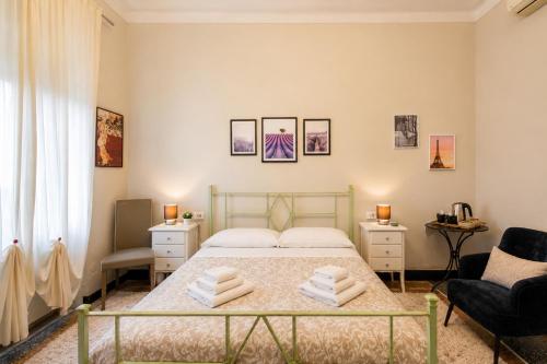 a bedroom with a bed and two chairs at Villa Catelli in Lucca