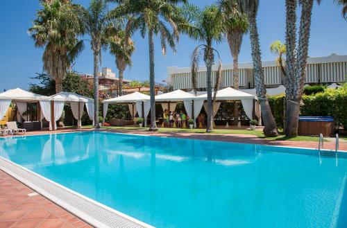 A piscina localizada em Hotel Redebora ou nos arredores