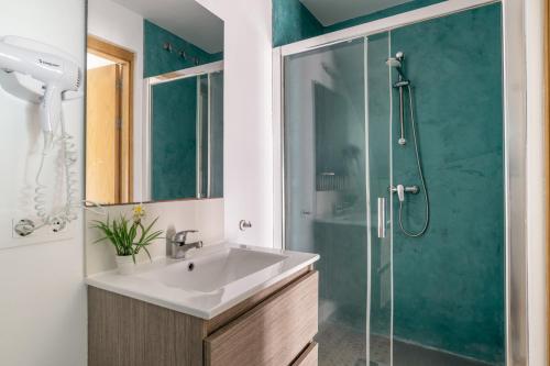 a bathroom with a sink and a shower at Girasol in Vejer de la Frontera