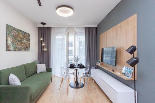 Apartly- Calm Riverside Apartment with Balcony