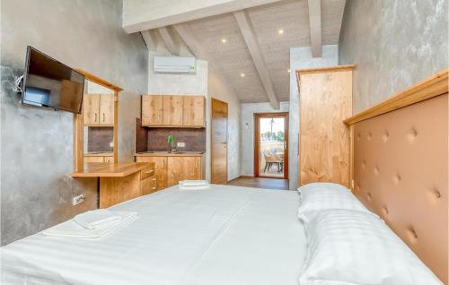 Beach Front Apartment In Umag With House Sea View
