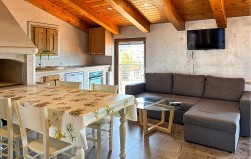 Awesome Apartment In Umag With Wifi