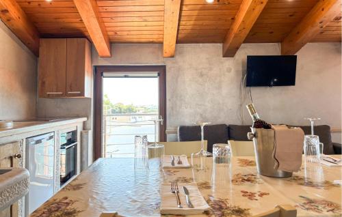 Awesome Apartment In Umag With Wifi