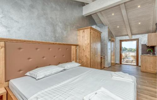 Beach Front Apartment In Umag With House Sea View