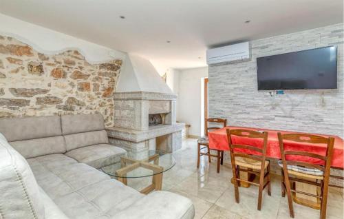 2 Bedroom Awesome Apartment In Umag