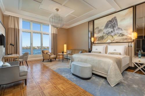 Hotel Atlantic Hamburg, Autograph Collection — Lake view