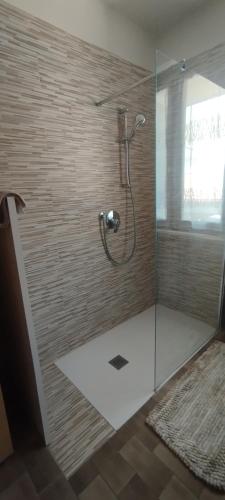a shower with a glass door in a bathroom at Casa Alice, in collina con panorama in Lonato
