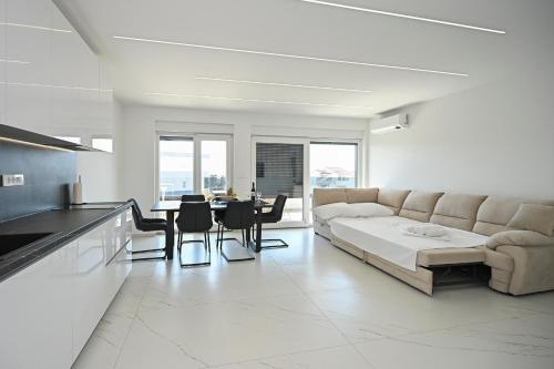 Apartments Ante with pool and jacuzzi