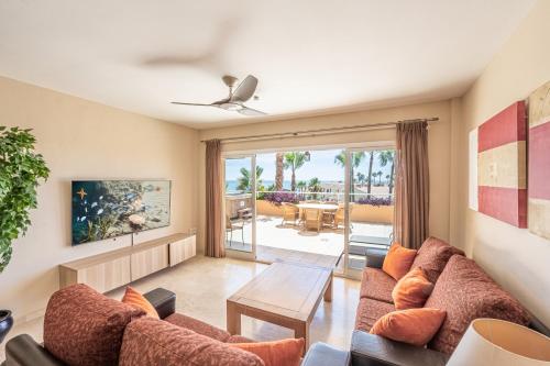2 Beds with Sea View, Pool, close to Beach