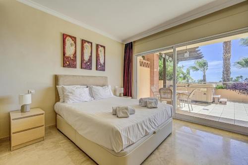2 Beds with Sea View, Pool, close to Beach