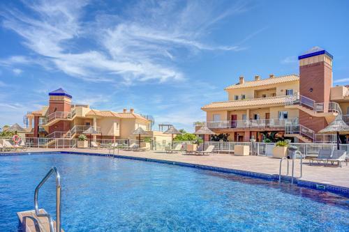 2 Beds with Sea View, Pool, close to Beach