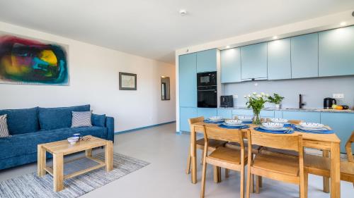 Apartament premium Piamola - balkon 33m2 z widokiem na Zalew Wiślany, ładowarka EV, box na rowery, basen