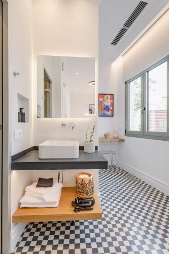 Nami Downtown Suites