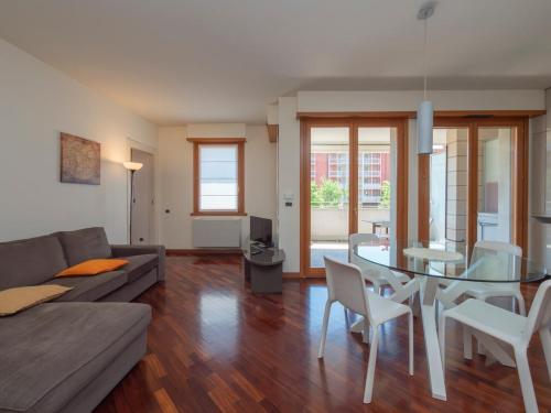 Xenia Milan - 2rooms apt in Via Spadolini 11B