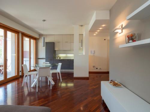 Xenia Milan - 2rooms apt in Via Spadolini 11B