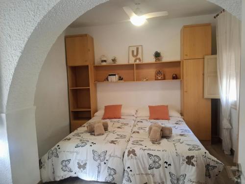 a bedroom with a bed with orange pillows on it at Villa Marovi Bonalba in Alicante