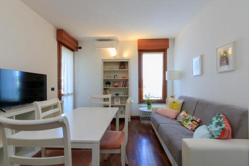 Xenia Milano - 2 rooms apt in Via Santander 20