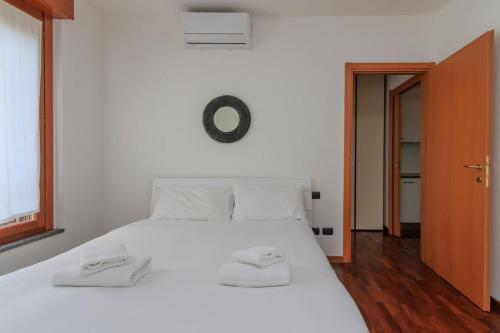 Xenia Milano - 2 rooms apt in Via Santander 20
