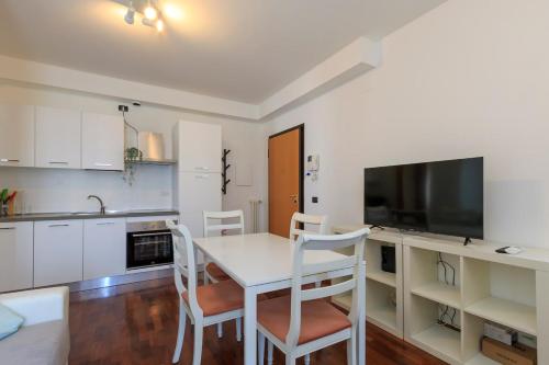 Xenia Milano - 2 rooms apt in Via Santander 20