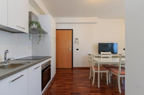 Xenia Milano - 2 rooms apt in Via Santander 20