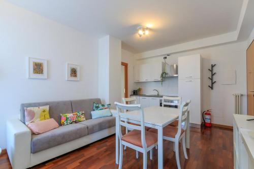 Xenia Milano - 2 rooms apt in Via Santander 20