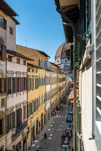 Luxury Apt 100m from Duomo, PS5 and Fitness Zone