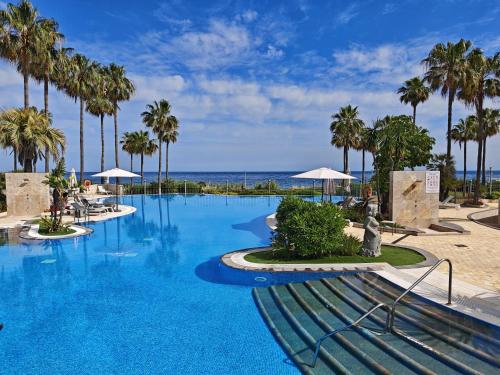 Beachfront Penthouse & SPA & Pools & Gym – EHHouse photo 26