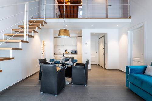 Luxury Apt 100m from Duomo, PS5 and Fitness Zone