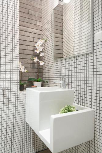 Ein Badezimmer in der Unterkunft One And Only Villas