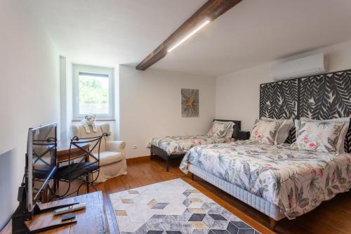 a living room with a bed and a couch at Domaine Cherps Spa - Quietude in Vielleségure
