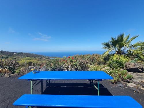 a blue picnic table with the ocean in the background at Casa Glorieta in Los Llanos de Aridane