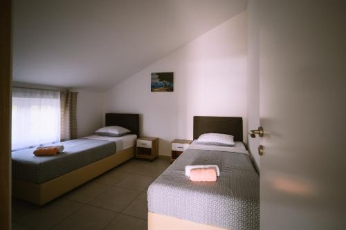 a room with two beds and a window at Stars in Gornji Karin