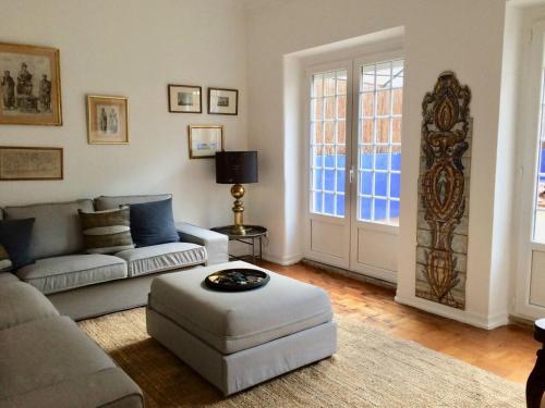 Charming terrace flat. Central & trendy location.