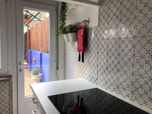 Charming terrace flat. Central & trendy location.