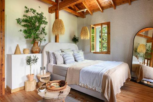 a bedroom with a bed in a room at Eftihia in Katouna