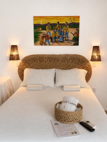 a bedroom with a bed with a basket on it at Chalé Lampião BG in Barra Grande