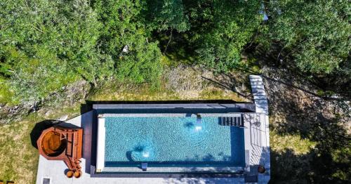 O grădină în afara Hotel Yara