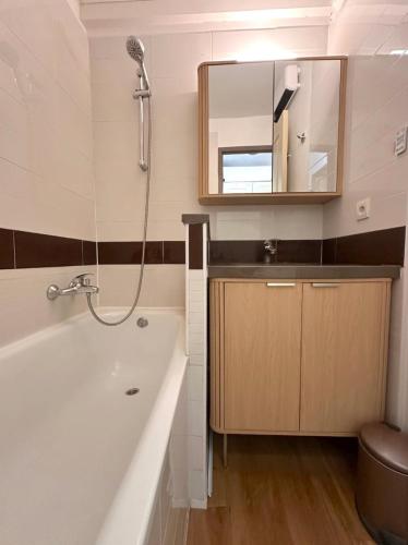 Ground floor with sea view and pools in Cap Esterel