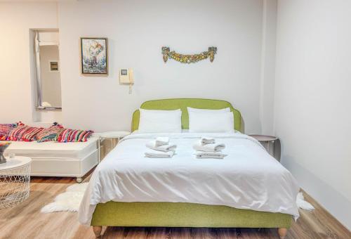 Cozy, Day-light Studio by The Mall