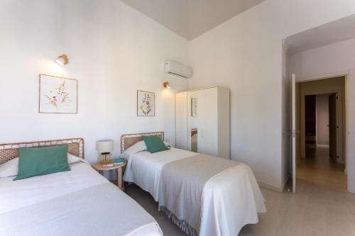 Maronata Villa with pool and children's playhouse