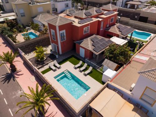 Maronata Villa with pool and children's playhouse