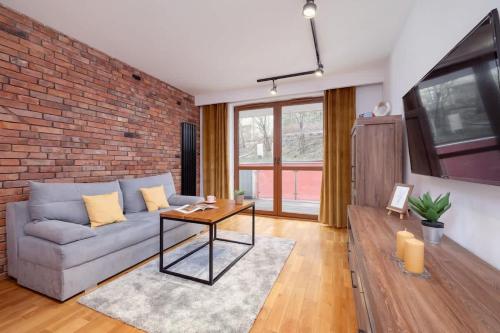 Industrial Apartment Fredry with Parking by Noclegi Renters