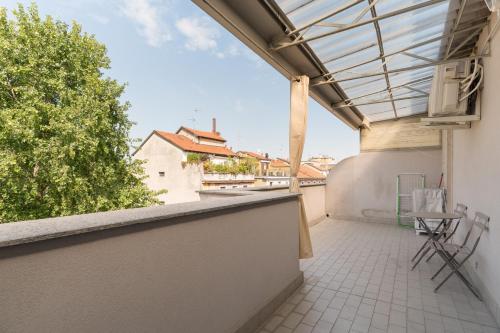 GuestHost - Cozy Apartment with Terrace Dergano