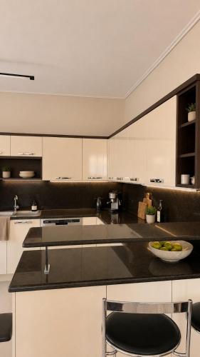 Spacious 2BR in Marousi - 5 min to OAKA & the Mall